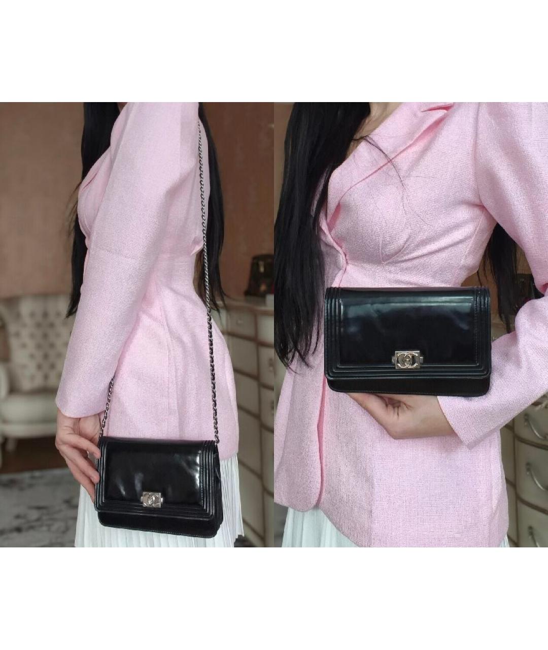 CHANEL Черная сумка через плечо из лакированной кожи, фото 4