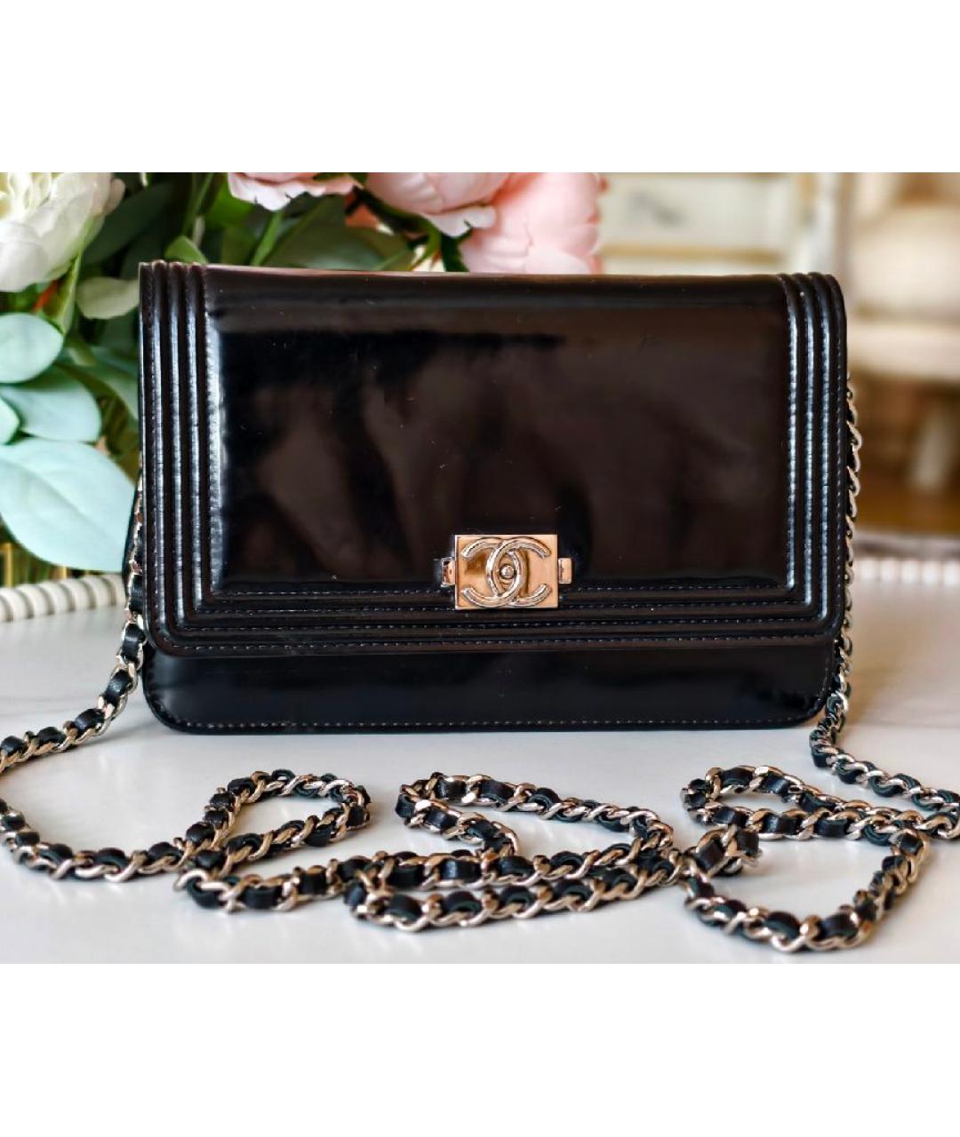 CHANEL Черная сумка через плечо из лакированной кожи, фото 8