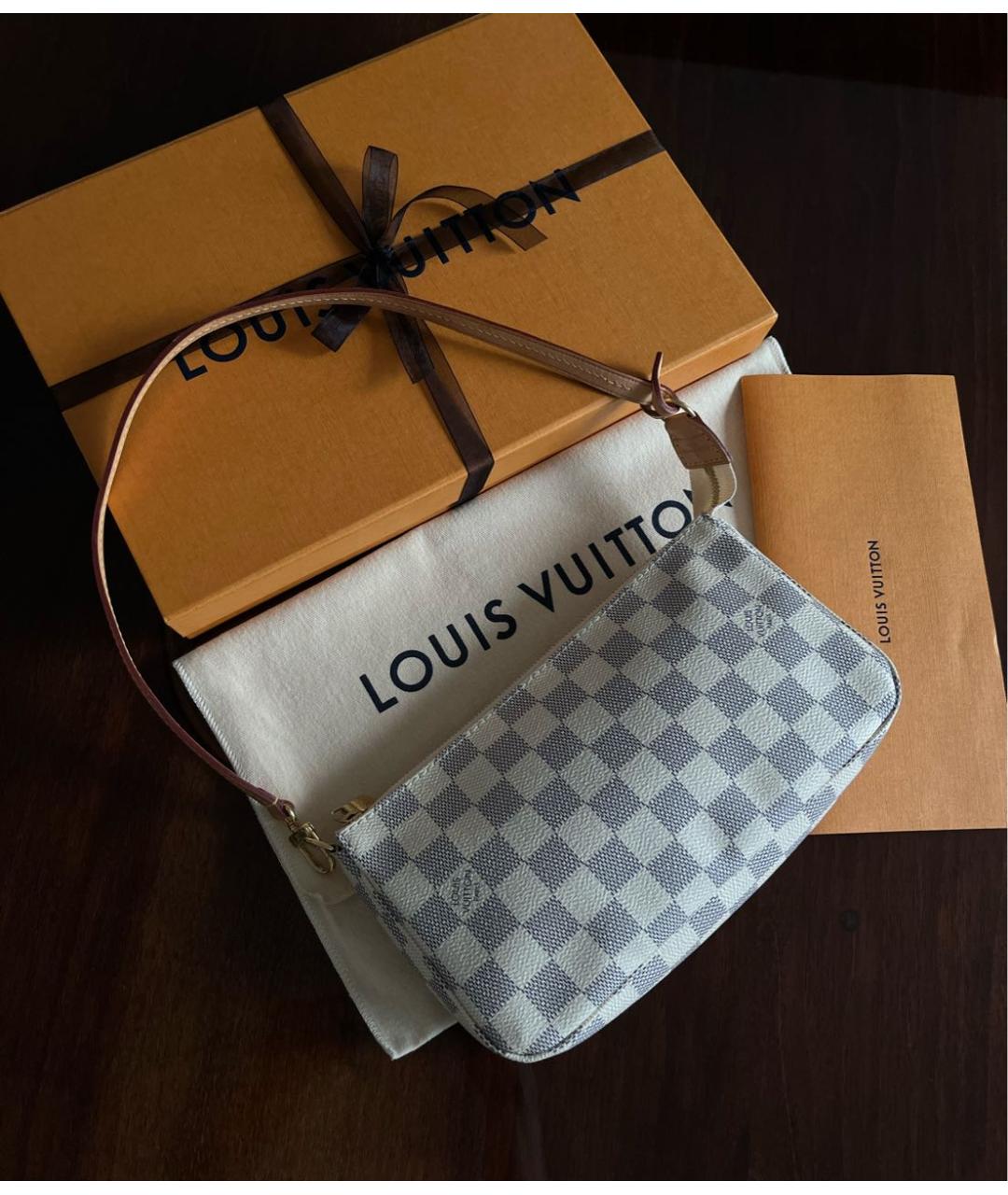 LOUIS VUITTON Бежевая кожаная сумка с короткими ручками, фото 3