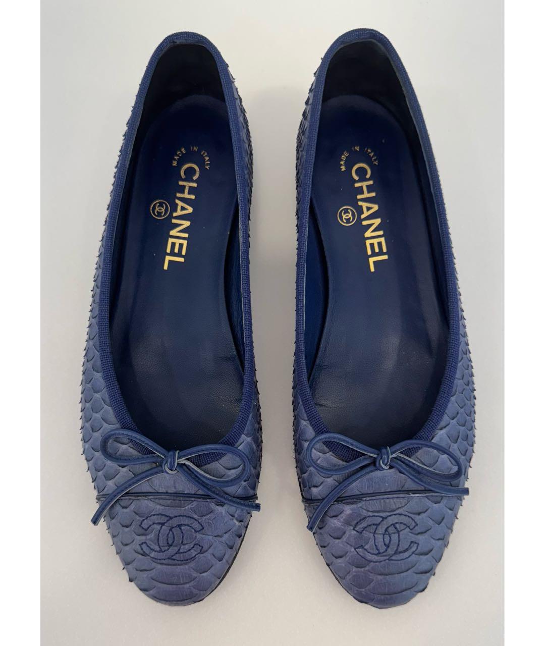 CHANEL Синие балетки из экзотической кожи, фото 2