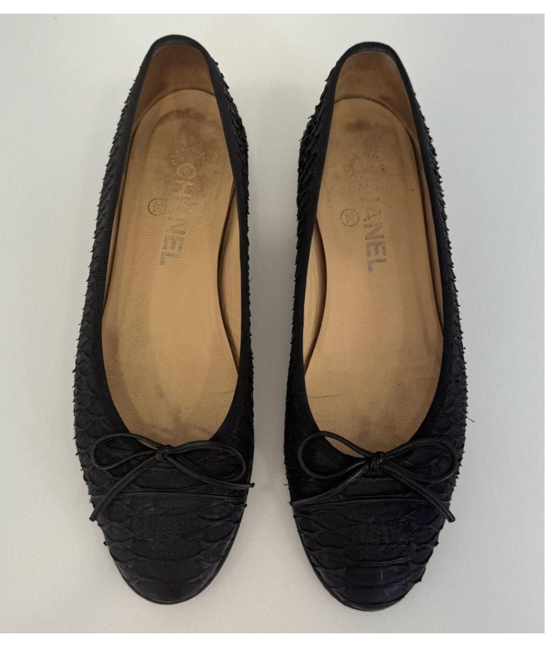 CHANEL Черные балетки из кожи питона, фото 2