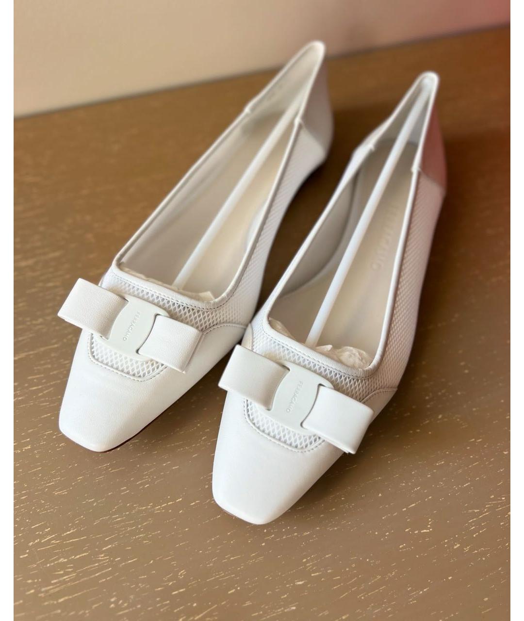 FERRAGAMO Белые кожаные балетки, фото 8
