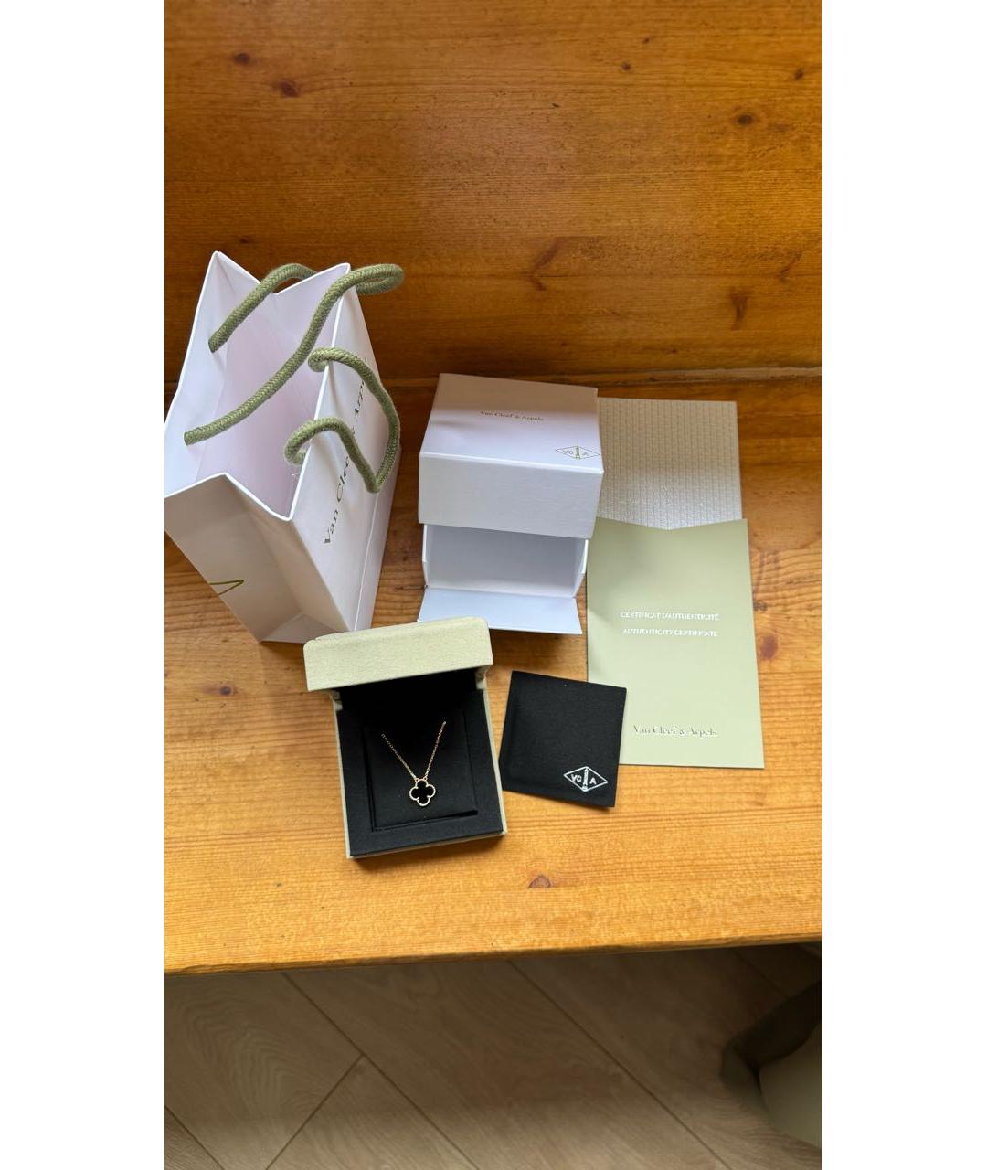 VAN CLEEF & ARPELS Черная подвеска из желтого золота, фото 2