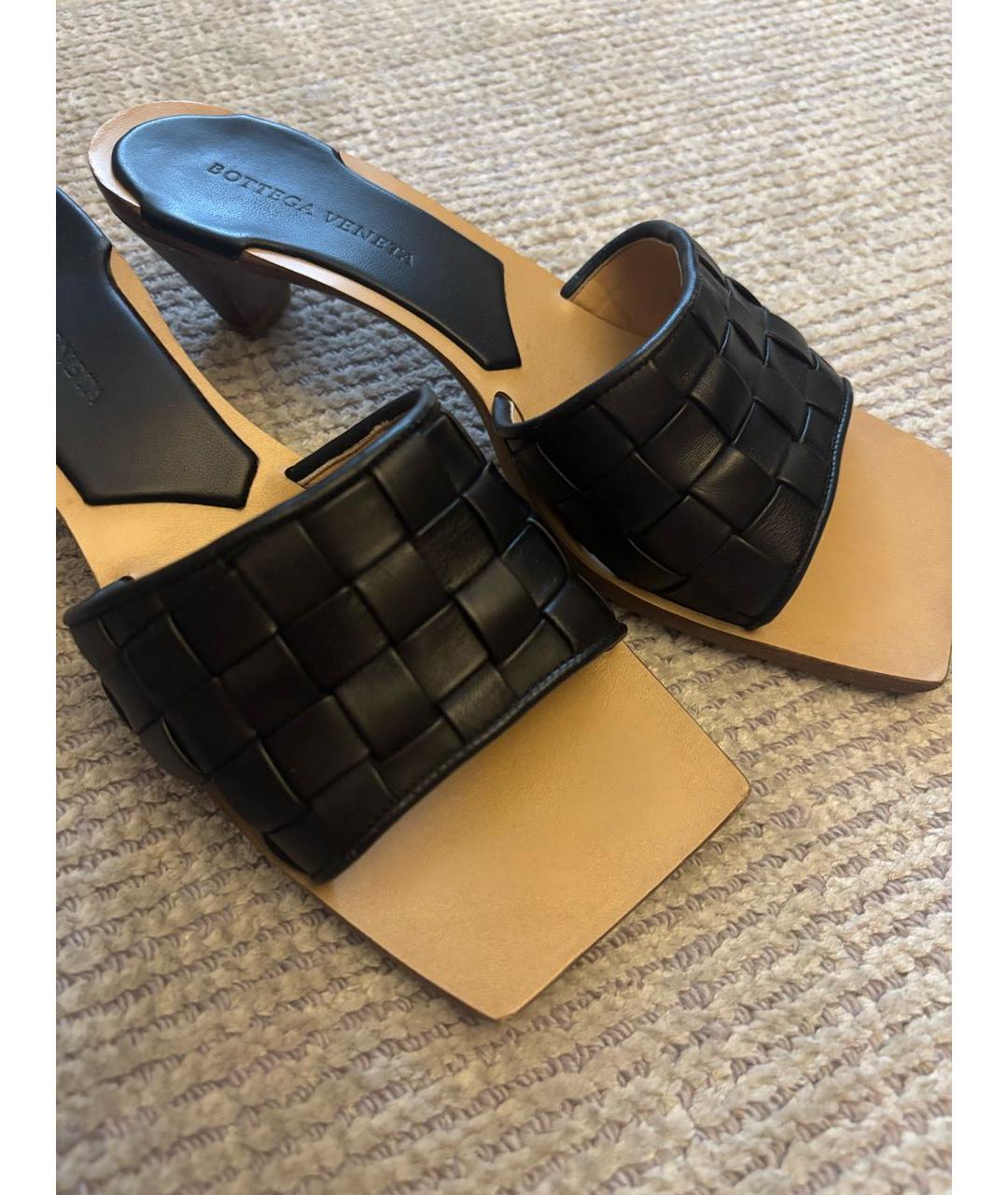 BOTTEGA VENETA Черные кожаные сабо, фото 3