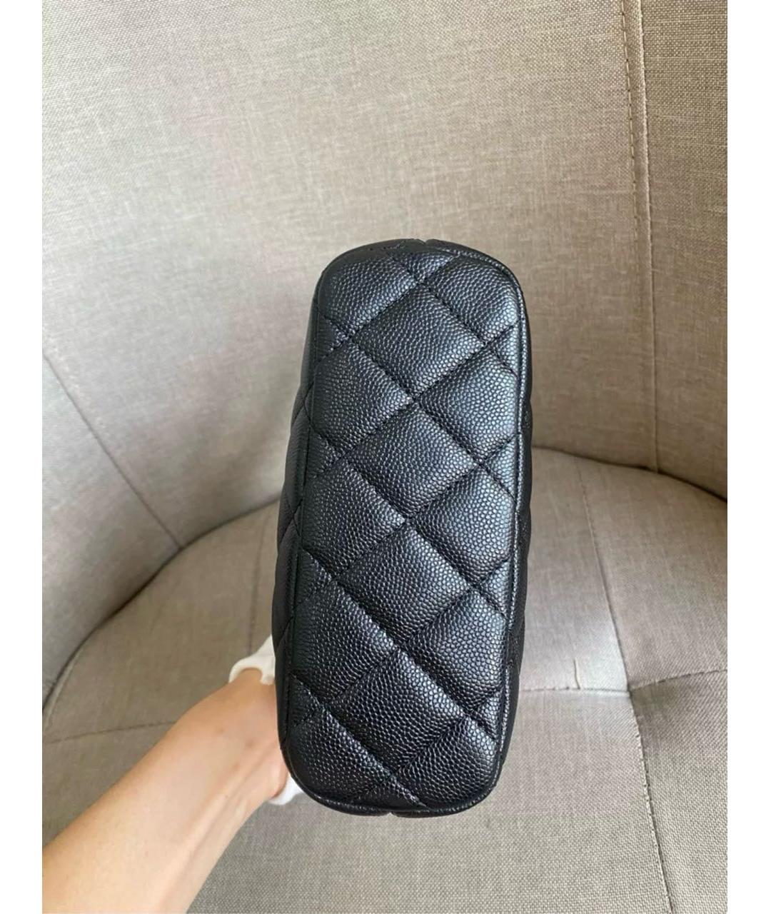 CHANEL Черная кожаная сумка с короткими ручками, фото 5