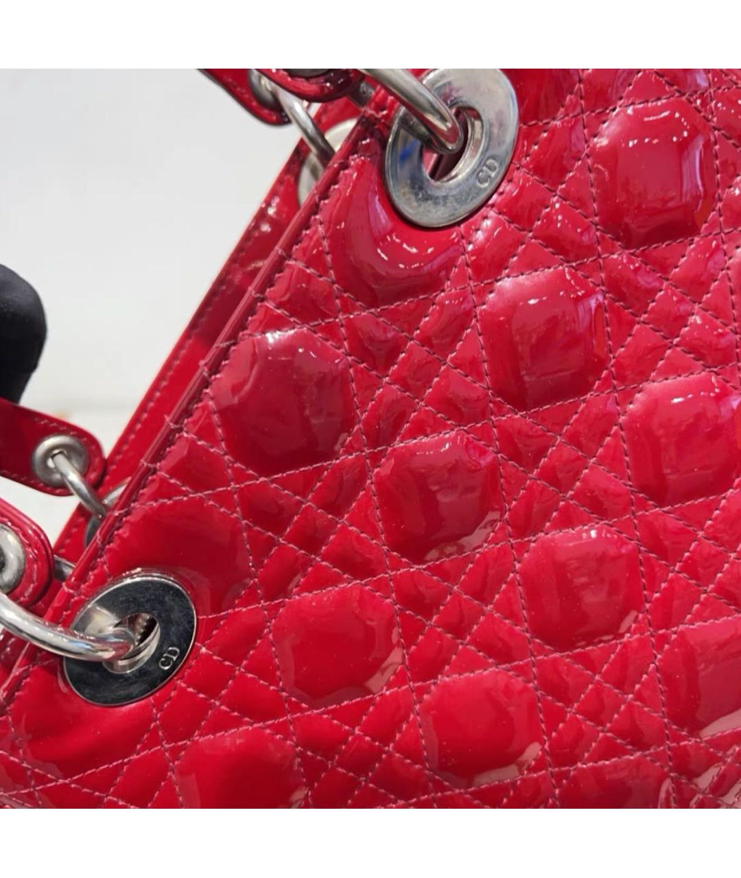 CHRISTIAN DIOR Красная сумка с короткими ручками из лакированной кожи, фото 3