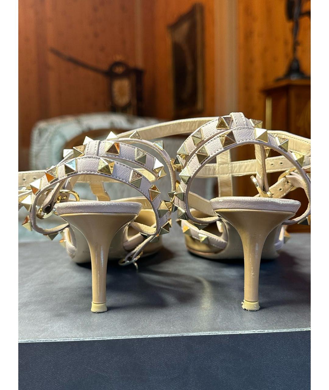 VALENTINO Бежевые туфли из лакированной кожи, фото 4