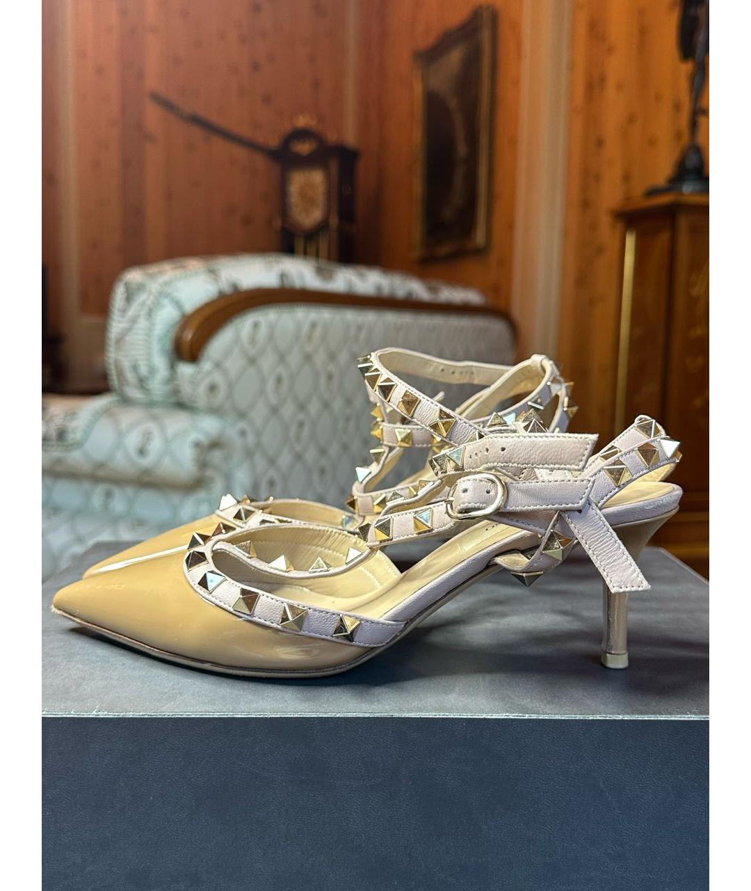 VALENTINO Бежевые туфли из лакированной кожи, фото 6