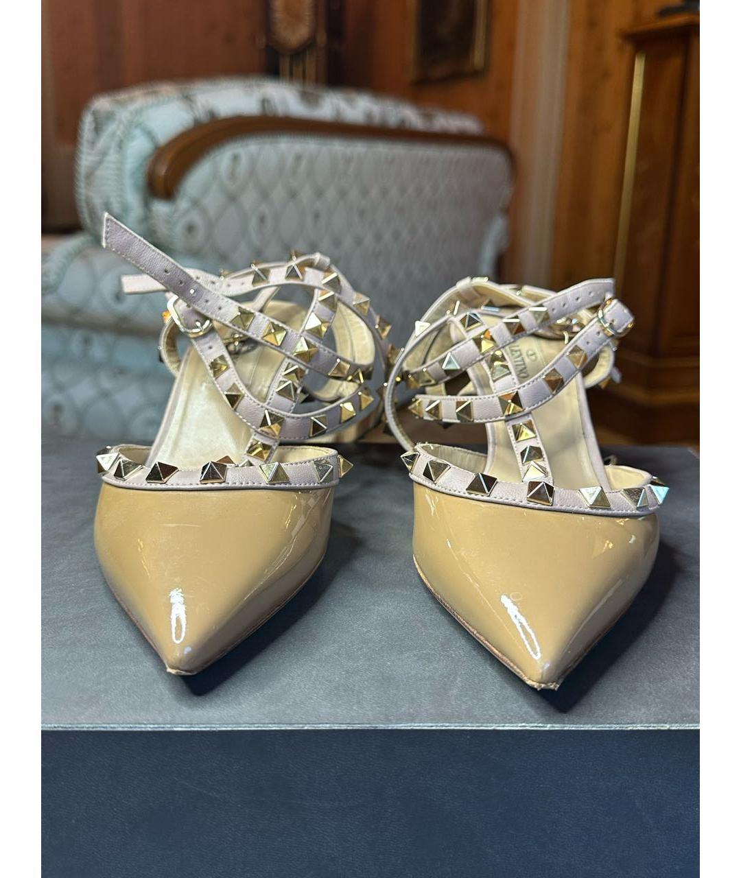 VALENTINO Бежевые туфли из лакированной кожи, фото 5