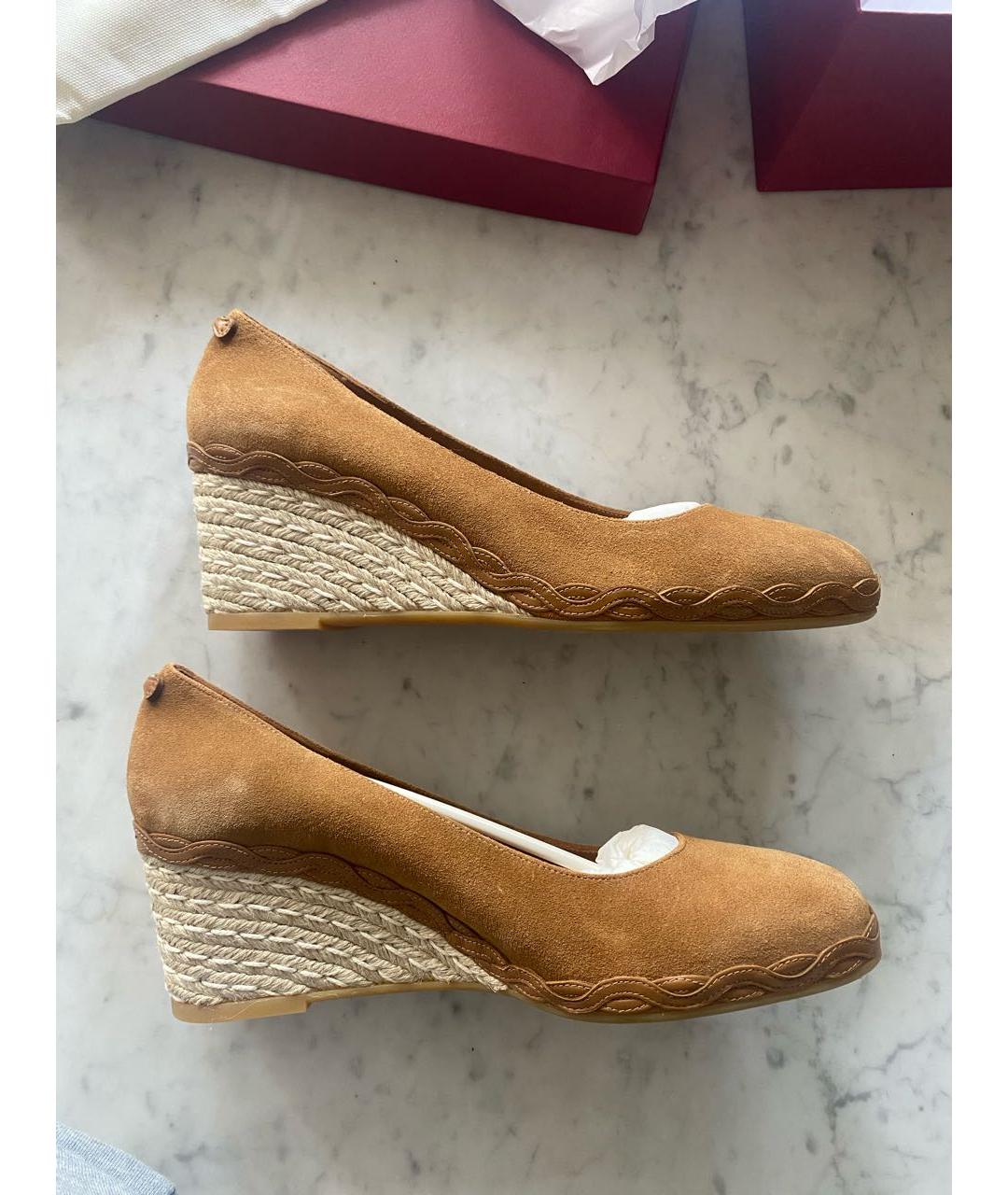 FERRAGAMO Горчичные замшевые туфли, фото 7