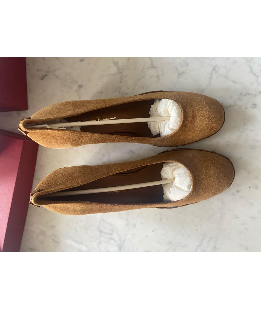 FERRAGAMO Горчичные замшевые туфли, фото 3