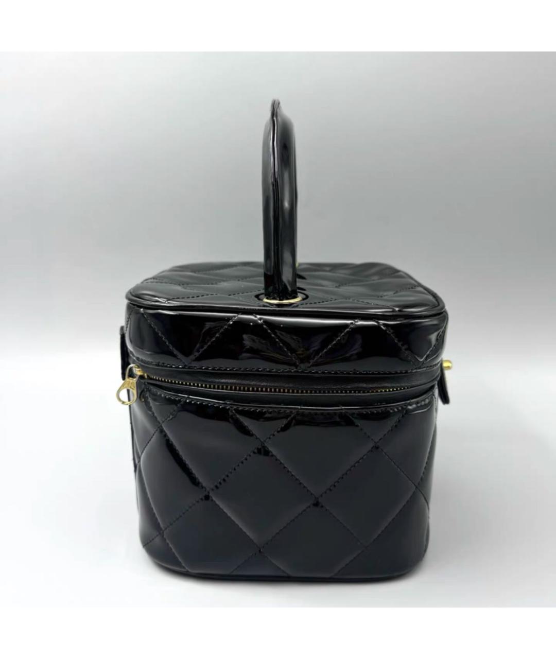 CHANEL Черная сумка с короткими ручками из лакированной кожи, фото 2
