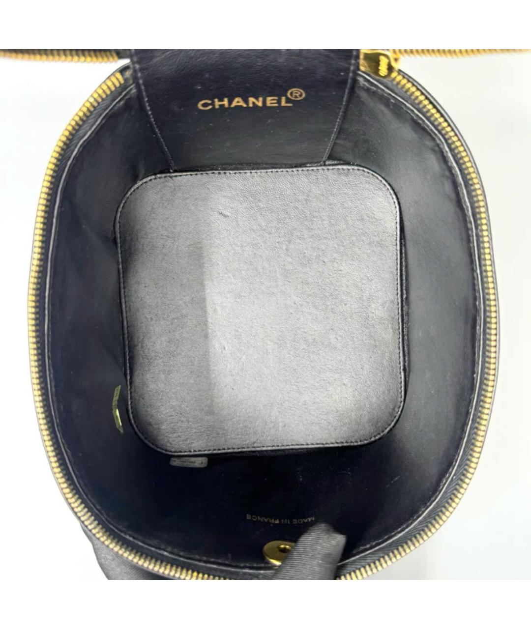CHANEL Черная сумка с короткими ручками из лакированной кожи, фото 7