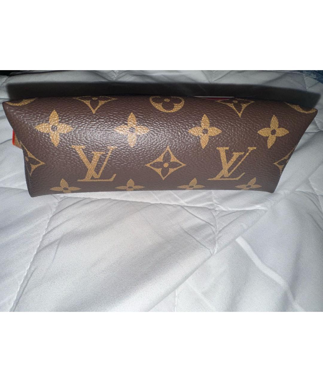 LOUIS VUITTON Коричневая кожаная косметичка, фото 3