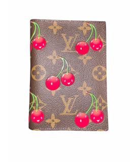 LOUIS VUITTON Обложка/футляр