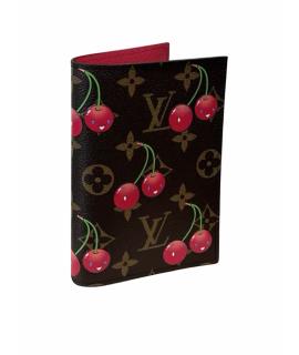 LOUIS VUITTON Обложка/футляр