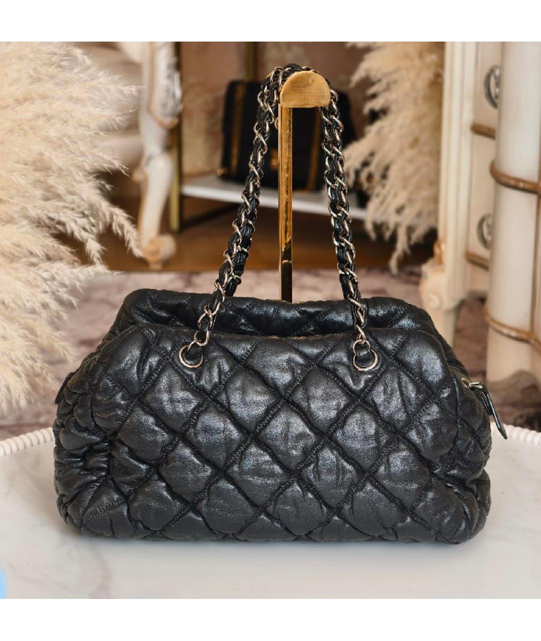 CHANEL Черная кожаная сумка с короткими ручками, фото 3