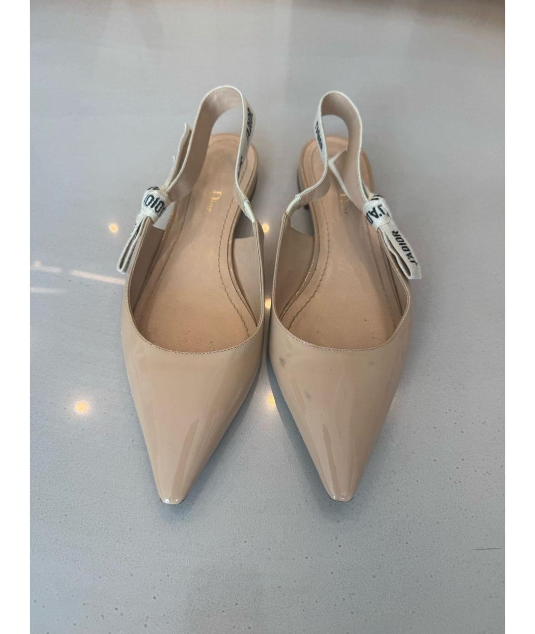 CHRISTIAN DIOR Бежевые мюли из лакированной кожи, фото 3
