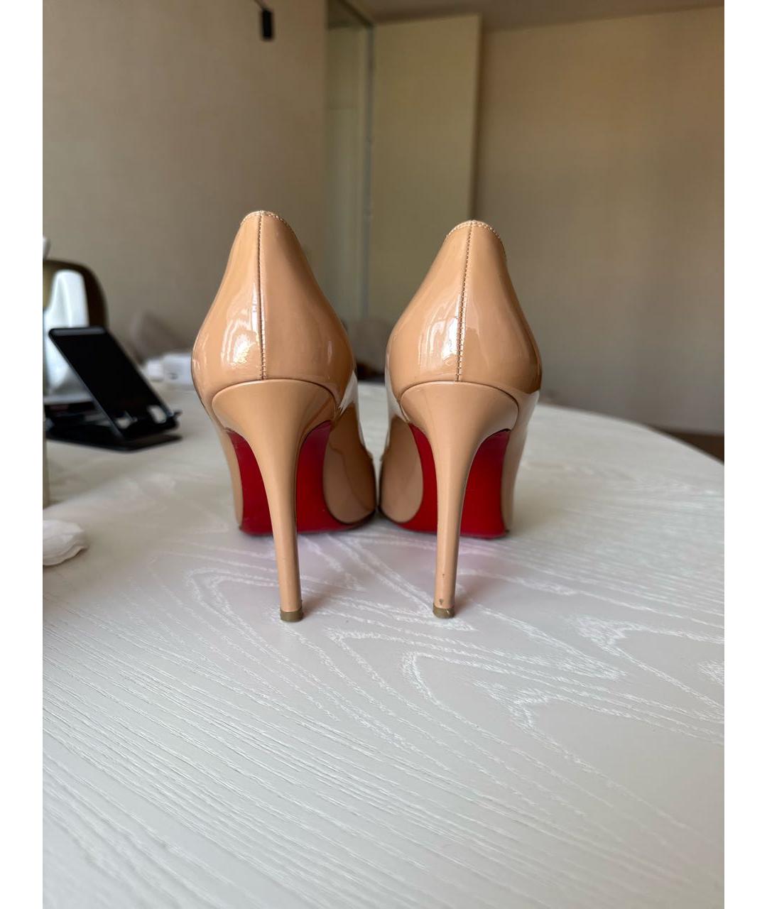 CHRISTIAN LOUBOUTIN Бежевые туфли из лакированной кожи, фото 3