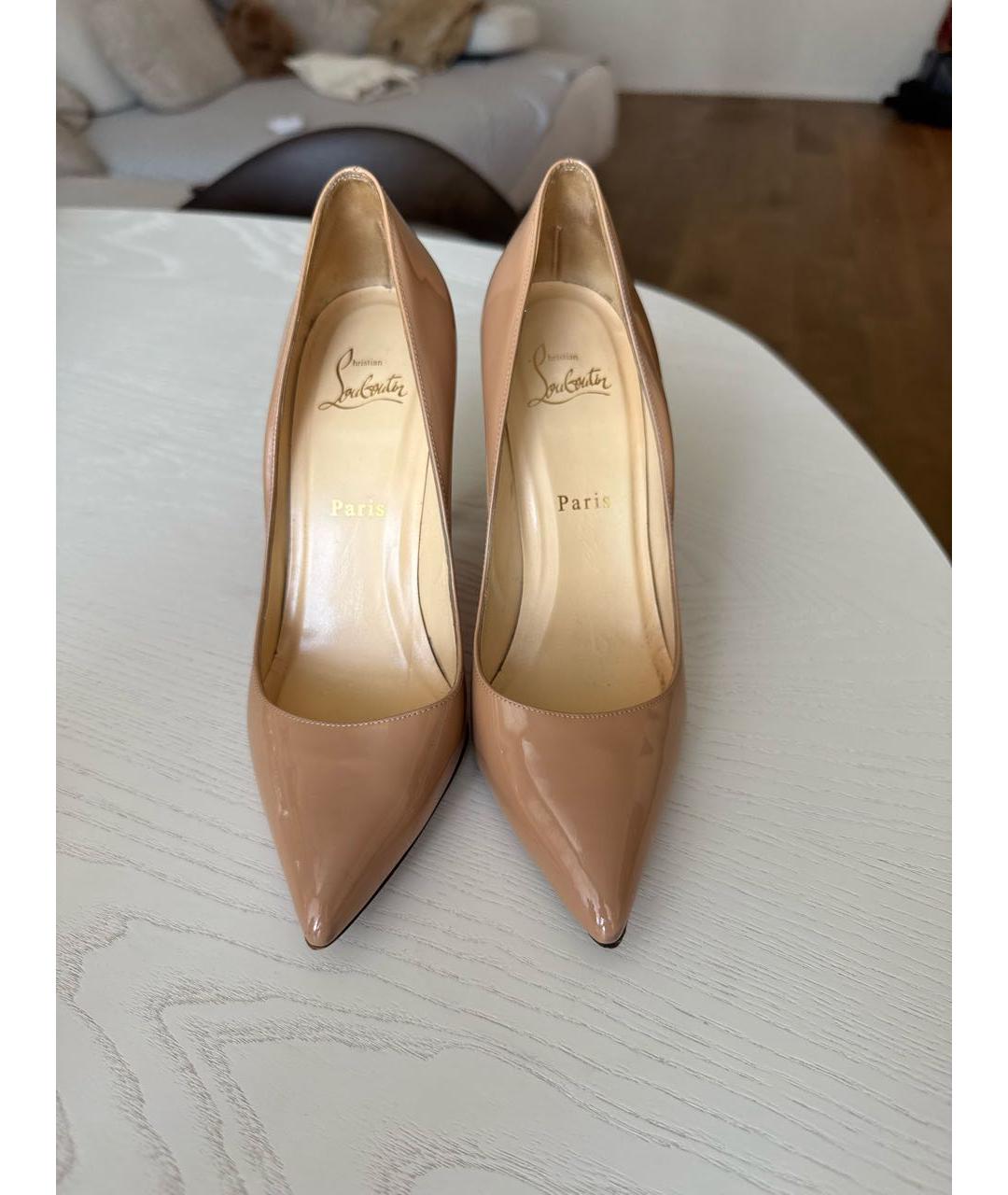 CHRISTIAN LOUBOUTIN Бежевые туфли из лакированной кожи, фото 4