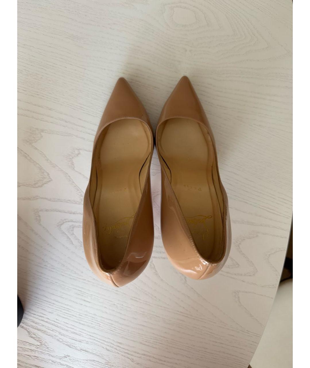 CHRISTIAN LOUBOUTIN Бежевые туфли из лакированной кожи, фото 2