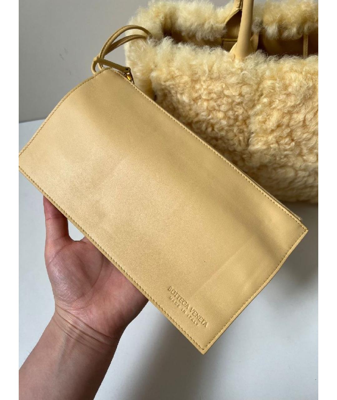 BOTTEGA VENETA Желтая кожаная сумка с короткими ручками, фото 6