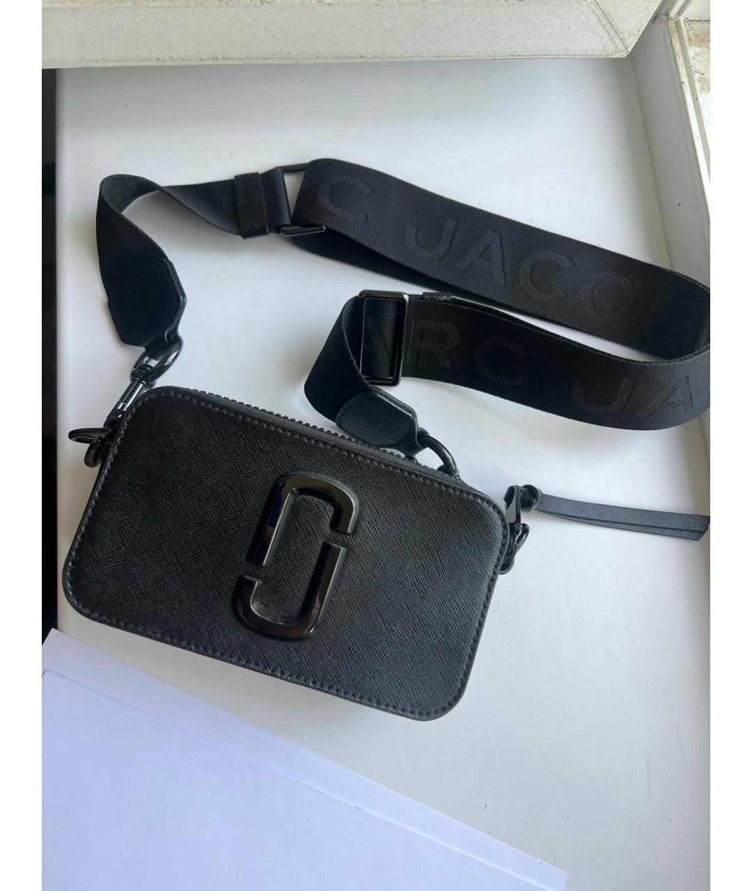 MARC JACOBS Черная сумка через плечо из лакированной кожи, фото 4