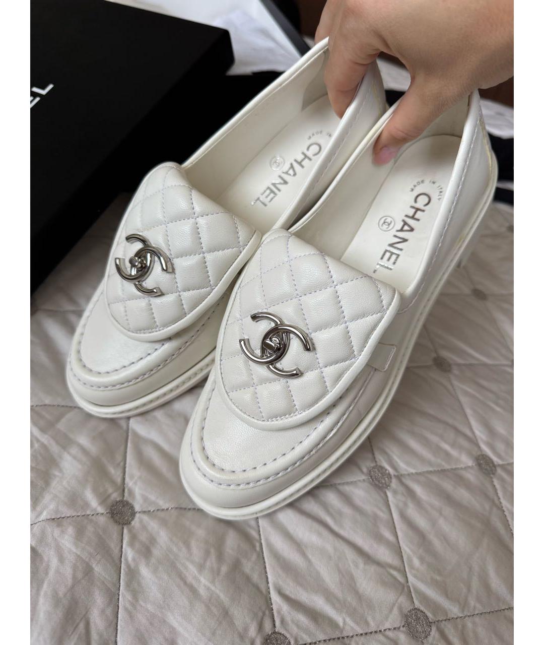 CHANEL Белые кожаные лоферы, фото 2