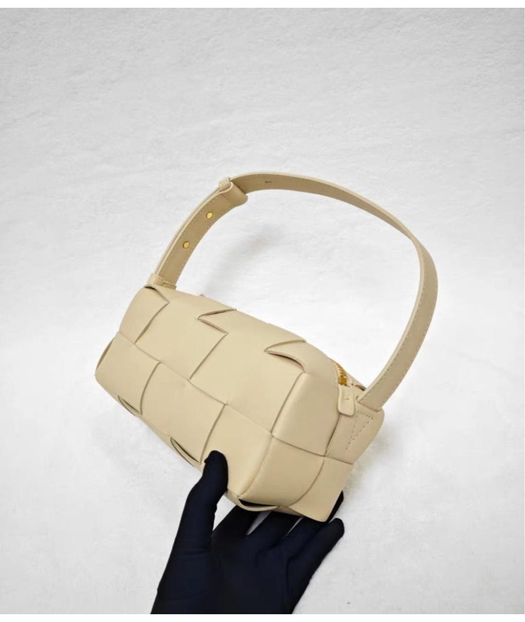 BOTTEGA VENETA Бежевая кожаная сумка с короткими ручками, фото 4