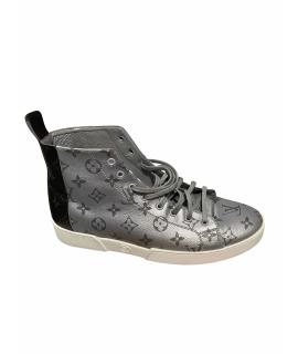 LOUIS VUITTON Высокие кроссовки / кеды