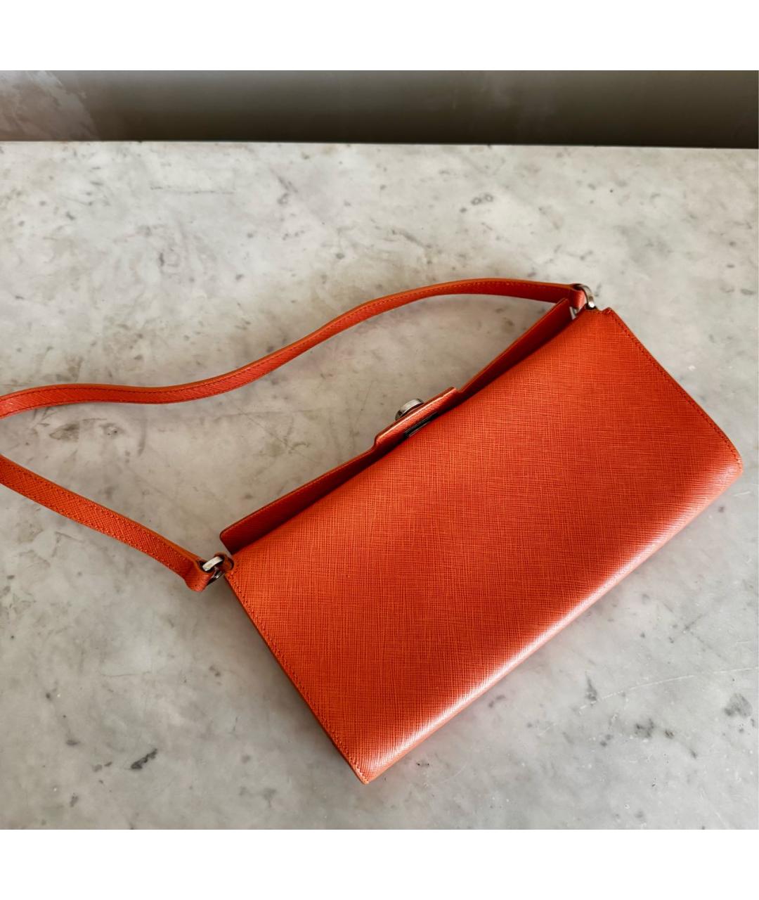 FERRAGAMO Кожаная сумка с короткими ручками, фото 2