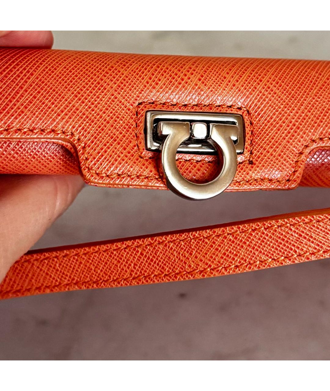 FERRAGAMO Кожаная сумка с короткими ручками, фото 5