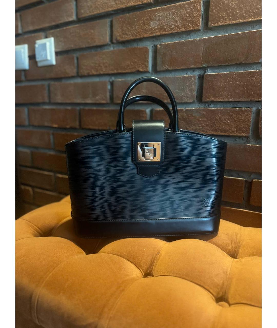 LOUIS VUITTON Черная кожаная сумка с короткими ручками, фото 6