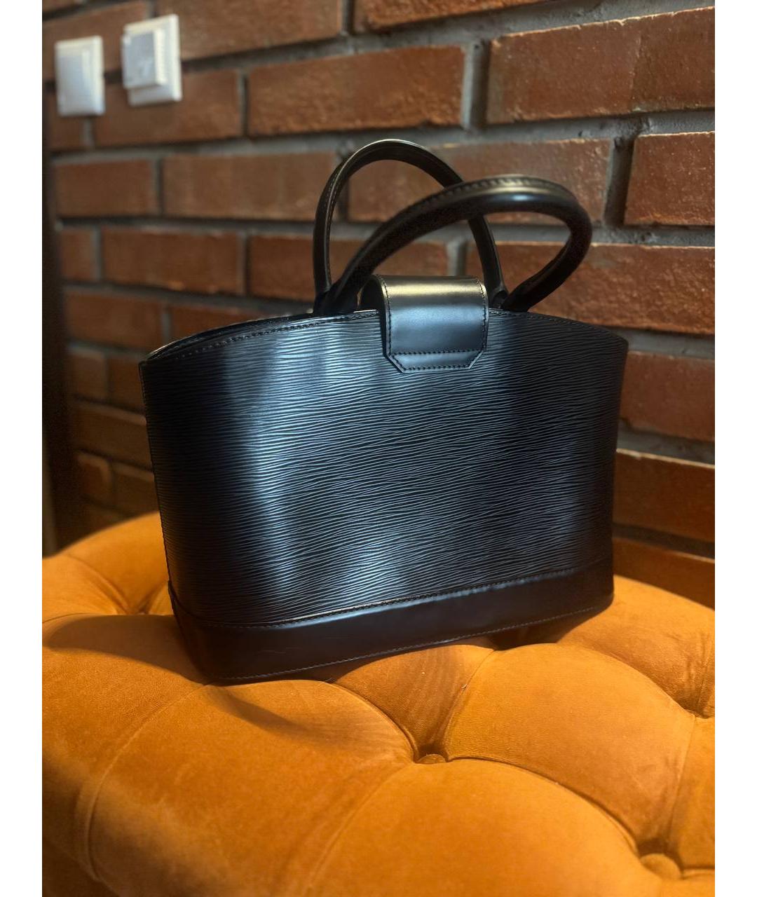 LOUIS VUITTON Черная кожаная сумка с короткими ручками, фото 3