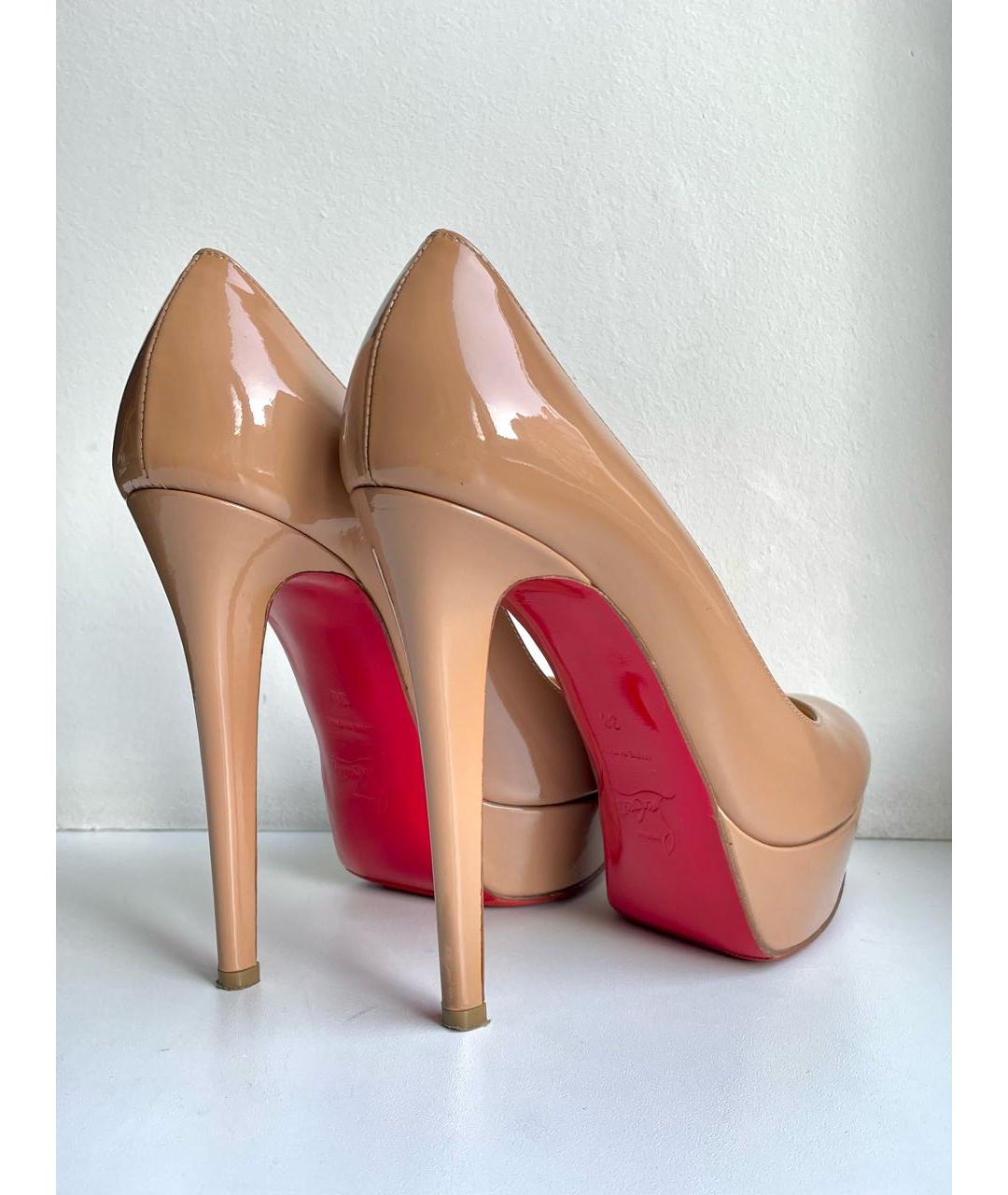 CHRISTIAN LOUBOUTIN Бежевые туфли из лакированной кожи, фото 4