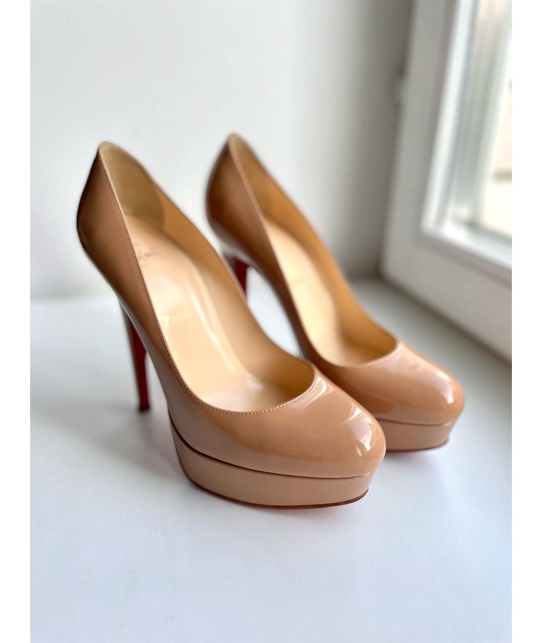 CHRISTIAN LOUBOUTIN Бежевые туфли из лакированной кожи, фото 2
