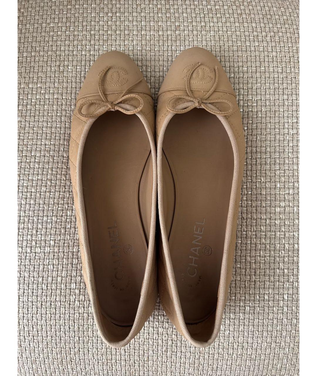 CHANEL Бежевые текстильные балетки, фото 3