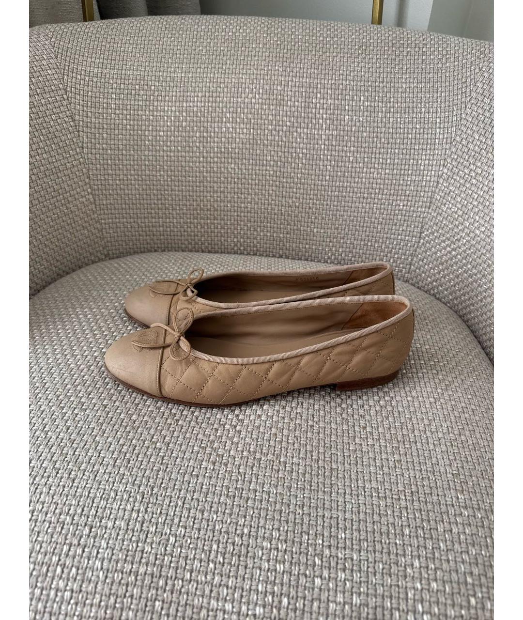 CHANEL Бежевые текстильные балетки, фото 5