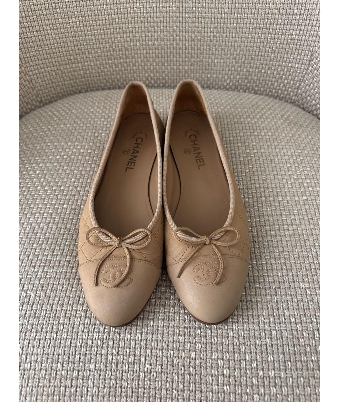 CHANEL Бежевые текстильные балетки, фото 2