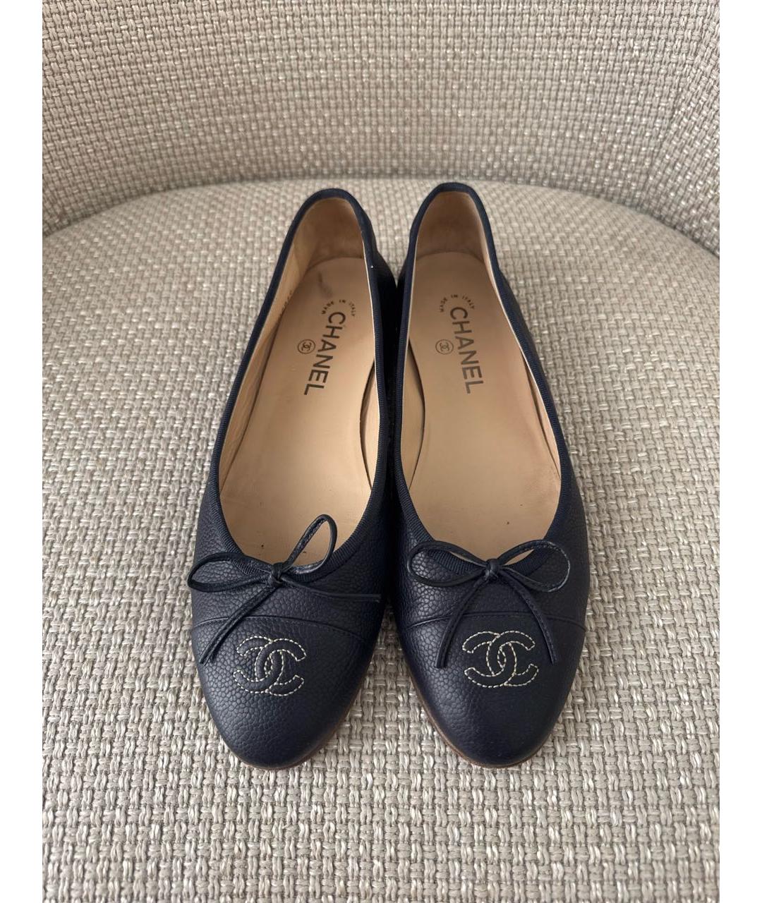 CHANEL Темно-синие кожаные балетки, фото 2