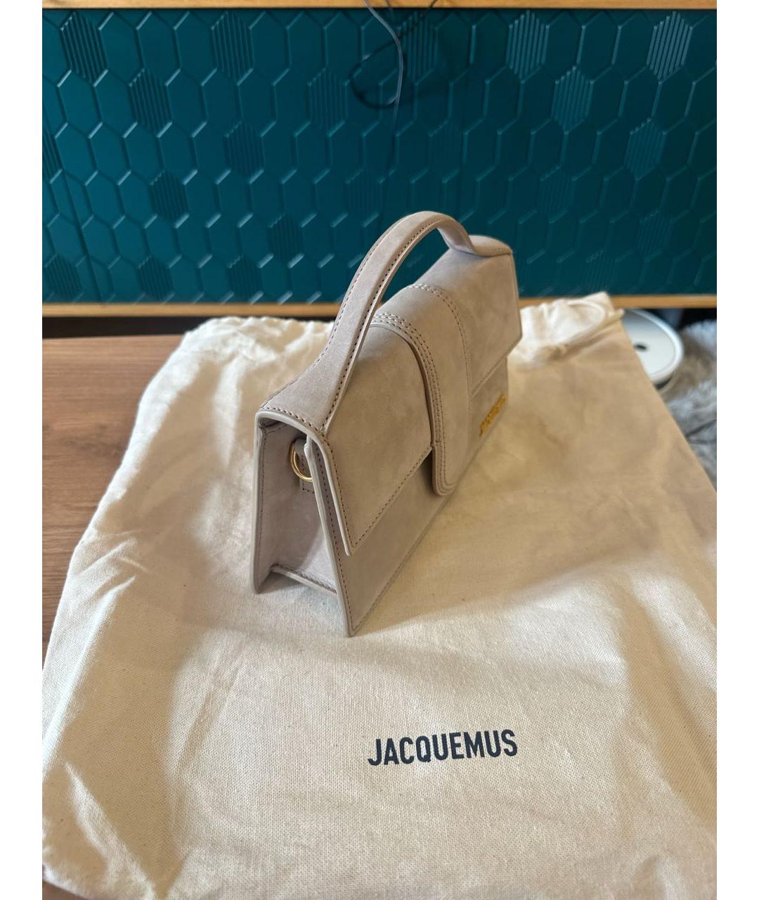 JACQUEMUS Бежевая замшевая сумка с короткими ручками, фото 2