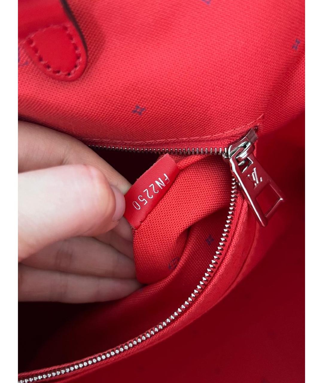 LOUIS VUITTON Коралловая кожаная сумка с короткими ручками, фото 6