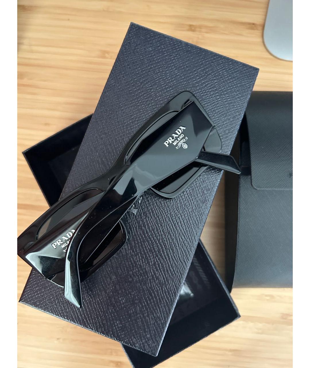PRADA Черные пластиковые солнцезащитные очки, фото 2