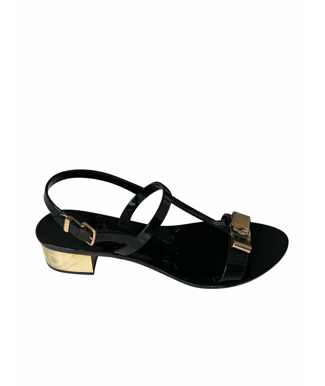 FERRAGAMO Черные резиновые босоножки, фото 1
