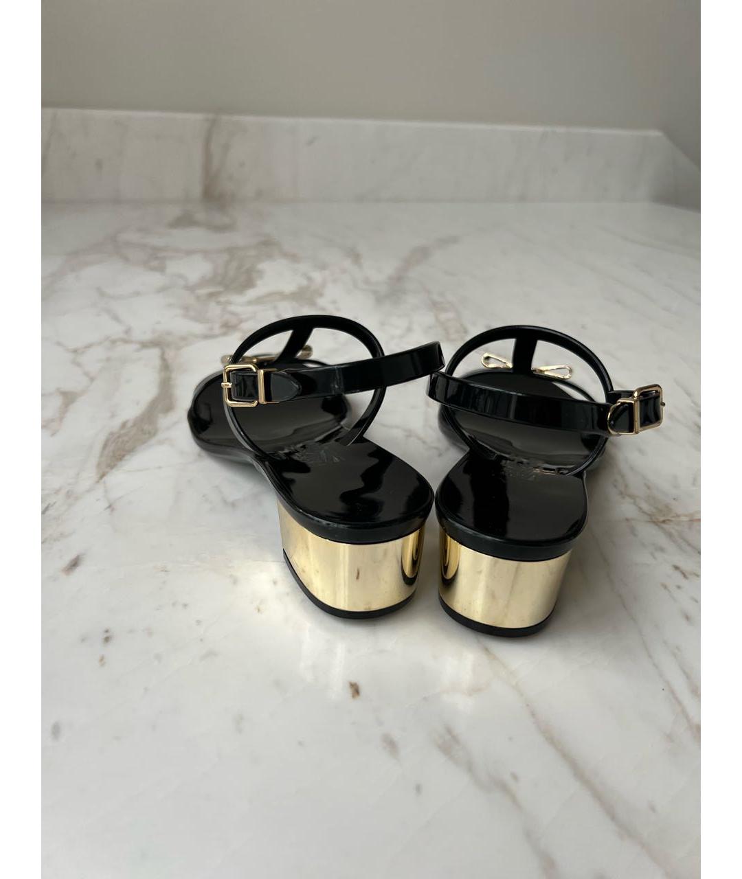 FERRAGAMO Черные резиновые босоножки, фото 4