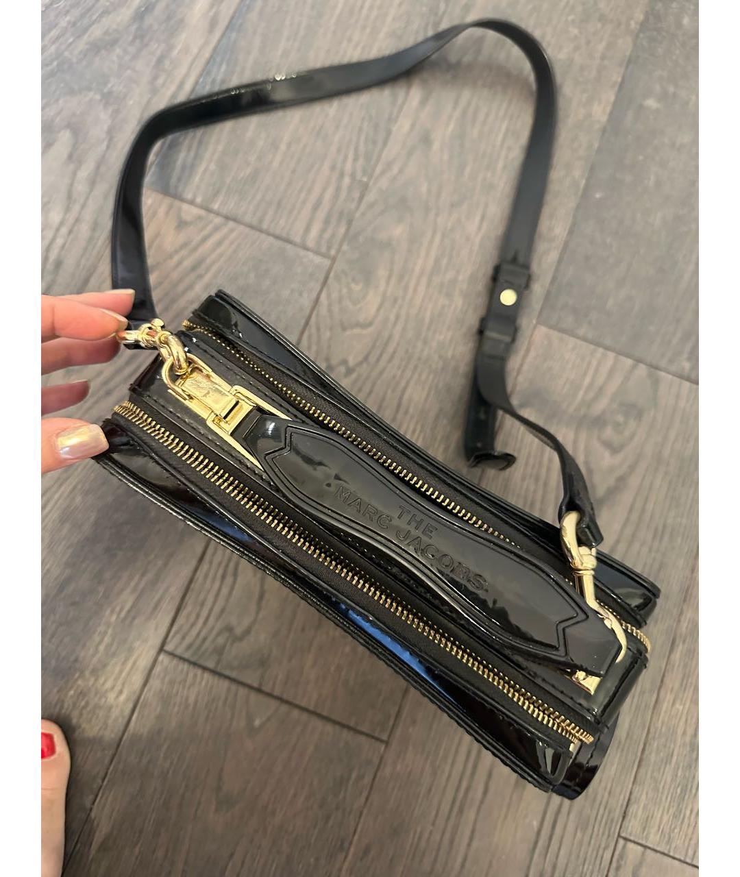 MARC BY MARC JACOBS Черная сумка через плечо из лакированной кожи, фото 6