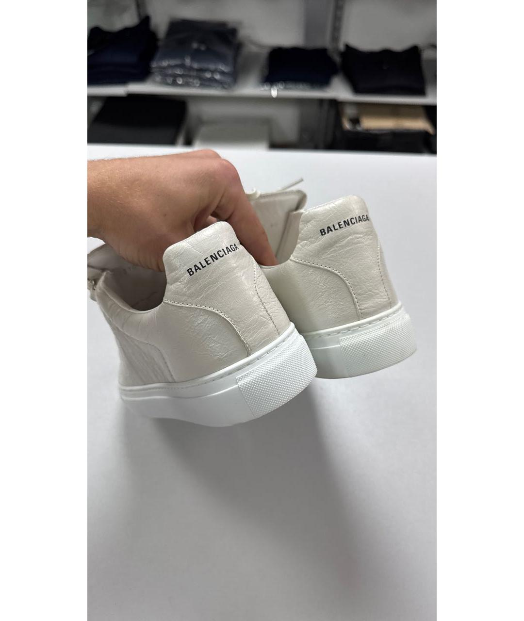 BALENCIAGA Белые кожаные низкие кроссовки / кеды, фото 2