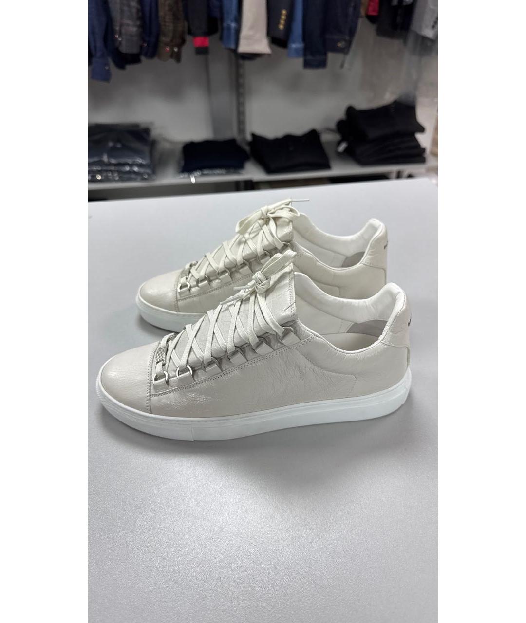 BALENCIAGA Белые кожаные низкие кроссовки / кеды, фото 5