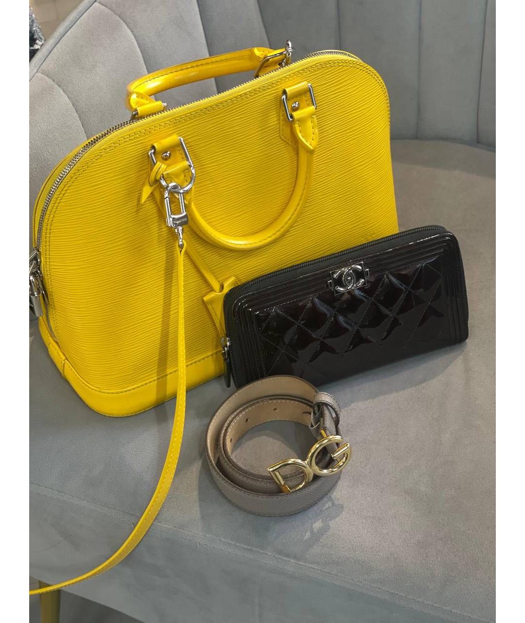 CHANEL Черный кошелек из лакированной кожи, фото 3