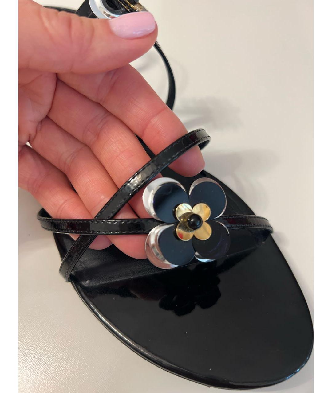 LOUIS VUITTON Черные сандалии из лакированной кожи, фото 7